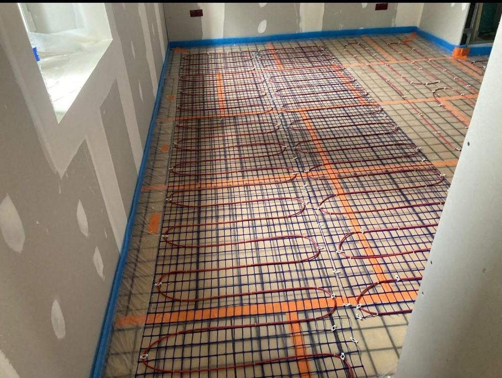 Trame de plancher chauffant électrique posée en rénovation par ABR Électricité Tonnay-Charente